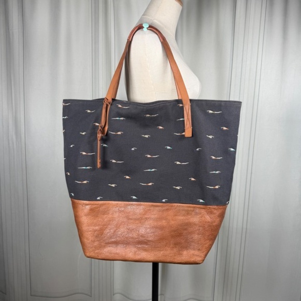 Fossil Gordon Embroidered Swimmer Canvas Leather Tote Bag Coastal Large Beach